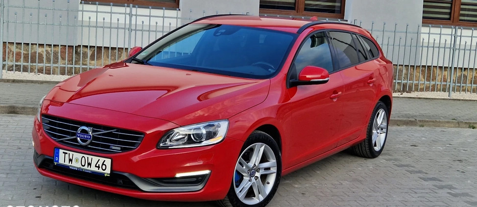 Volvo V60 cena 44700 przebieg: 221000, rok produkcji 2014 z Pionki małe 562